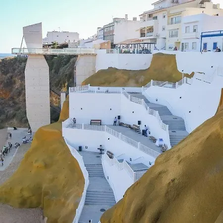 Flor De Amendoeira *